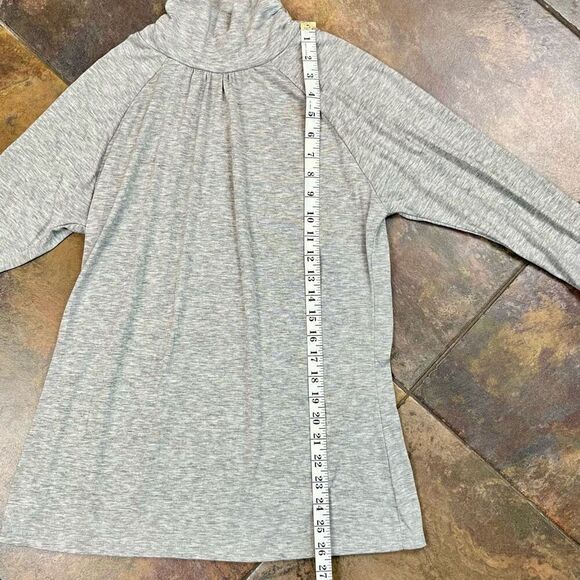 Joseph A. Women’s Gray Turtleneck Top Button Sleeves Large - Picture 9 of 11